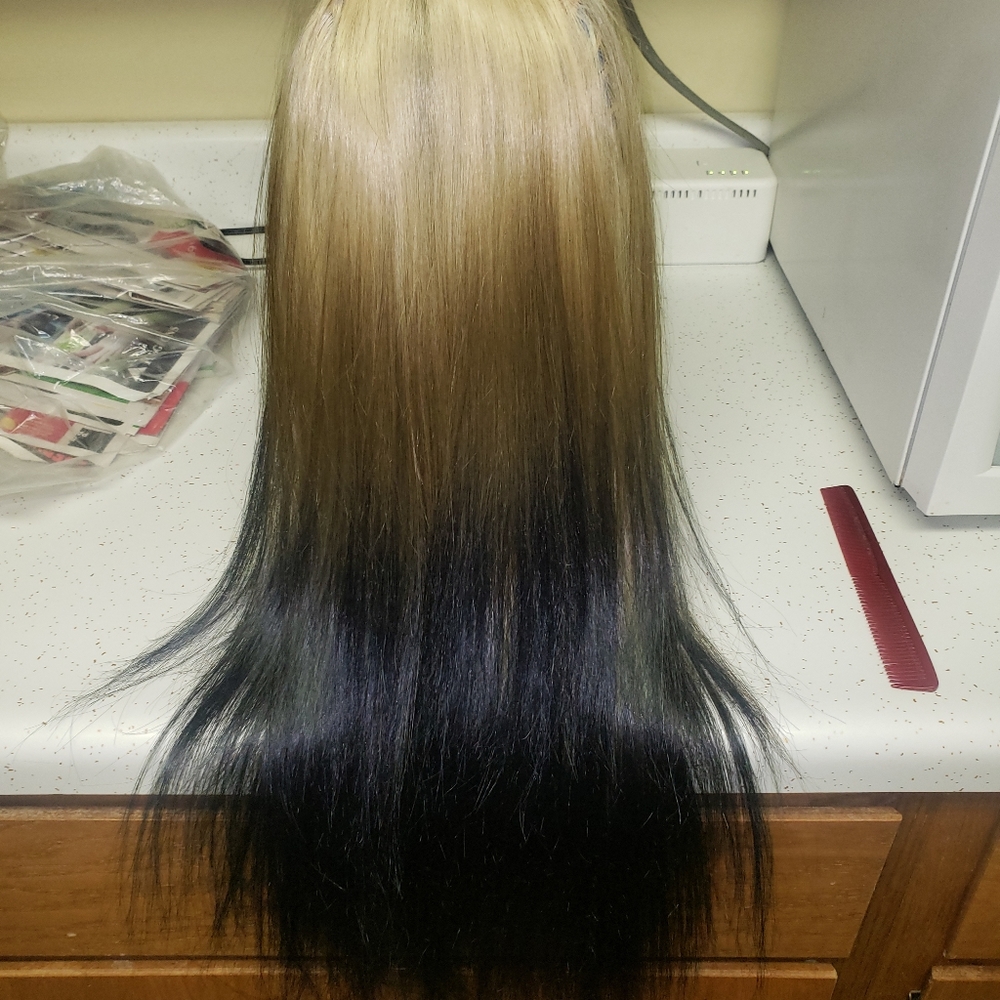 Lace wig - Picture 2 of 5